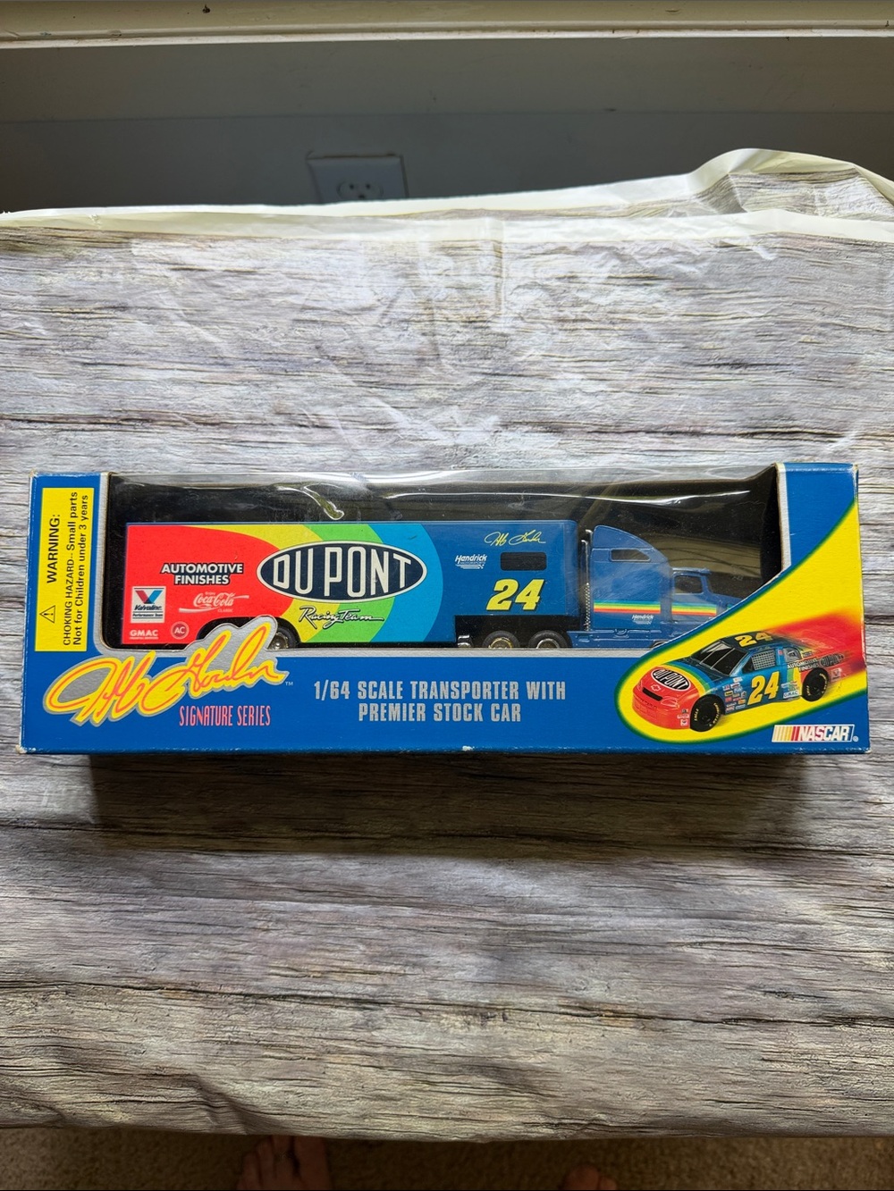 Jeff Gordon Stock Car Dupont #24 Transporter 1995 1:64 Racing Champions Nascar